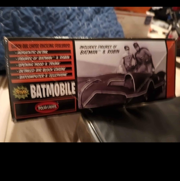 2014 Polar Lights Classic Batmobile DIY Model - Picture 8 of 10